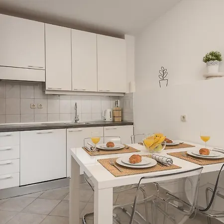 Olaf Apartment *